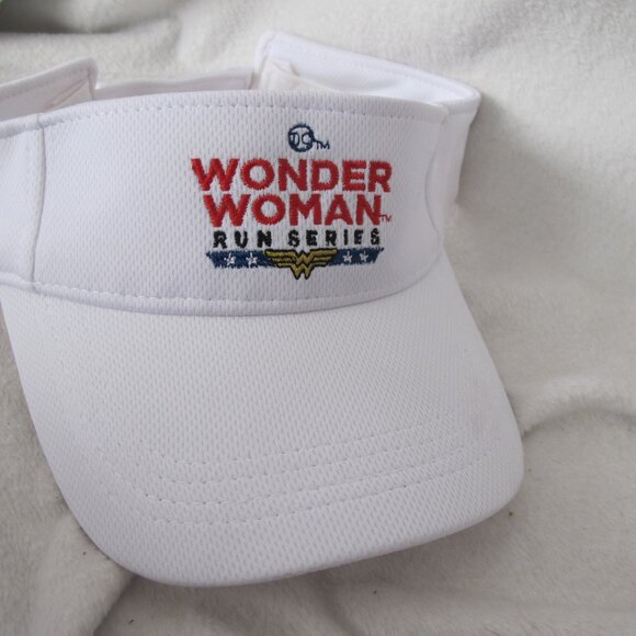 NEW - Wonder Woman Run Series Visor - Picture 2 of 9